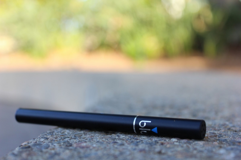 magasin-TRIGANCE-min_e_cigarette_vaping_blu_cigs_blu_electronic_cigarette_tobacco_cigarette_smoke-637061